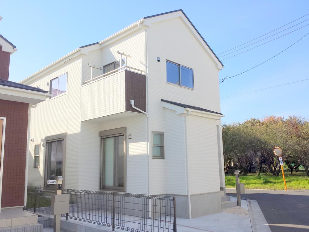 Local appearance photo. Local (11 May 2013) Shooting