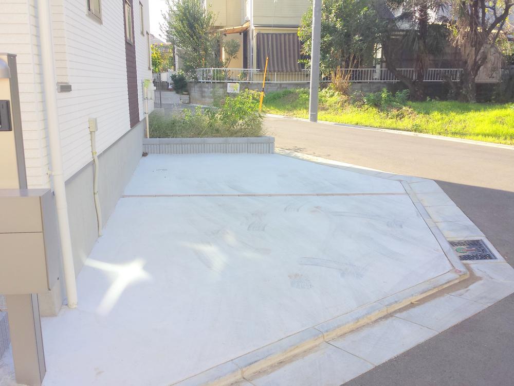 Parking lot. Local (11 May 2013) Shooting