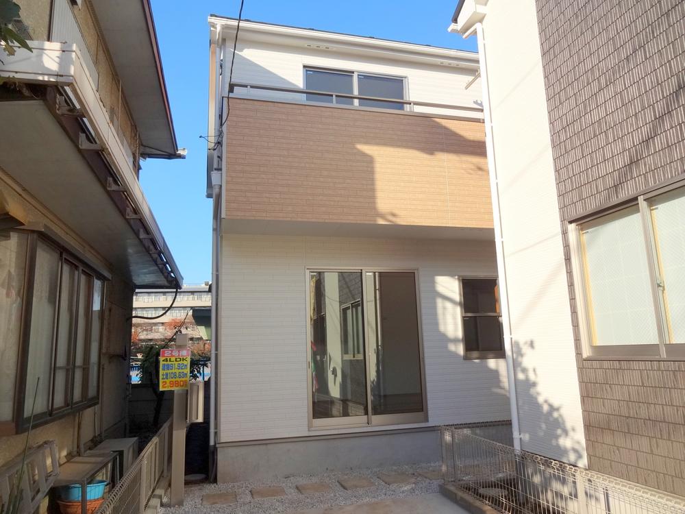 Local appearance photo. Local (12 May 2013) Shooting