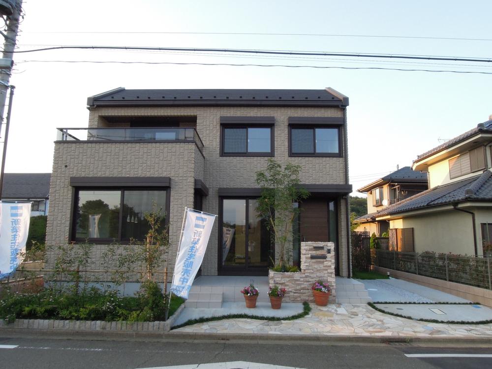 Local appearance photo. It was total coordination with Misawa Homes from exterior to interior. Exactly exhibition hall is the feeling like it is made at home. By all means please see once.