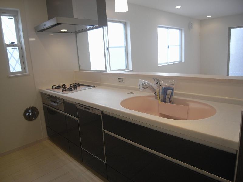 Kitchen. System kitchen with dishwasher