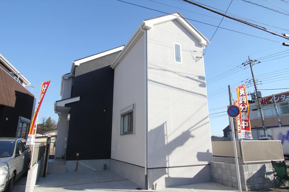 Local appearance photo. South-facing per per yang ・ ventilation Good is !! outer wall material Hebel power board use of 37mm of Asahi Kasei