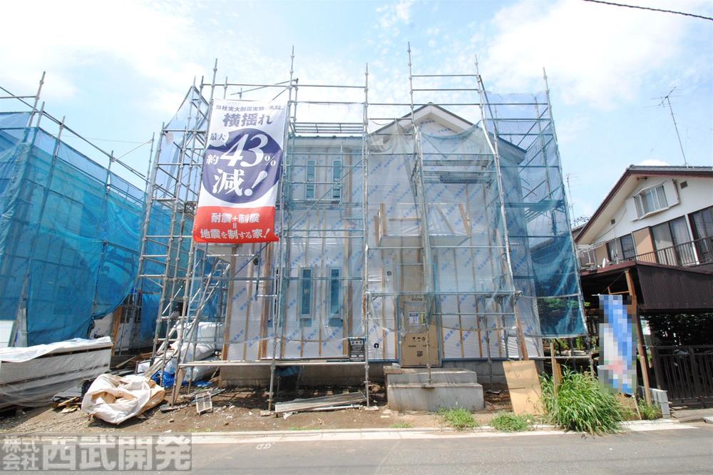 Local photos, including front road. Local (July 2013) Shooting 1 Building