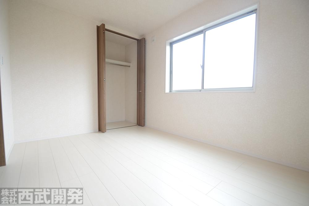 Non-living room. 1 Building