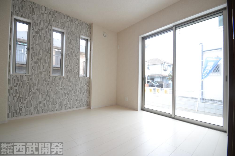 Non-living room. 1 Building