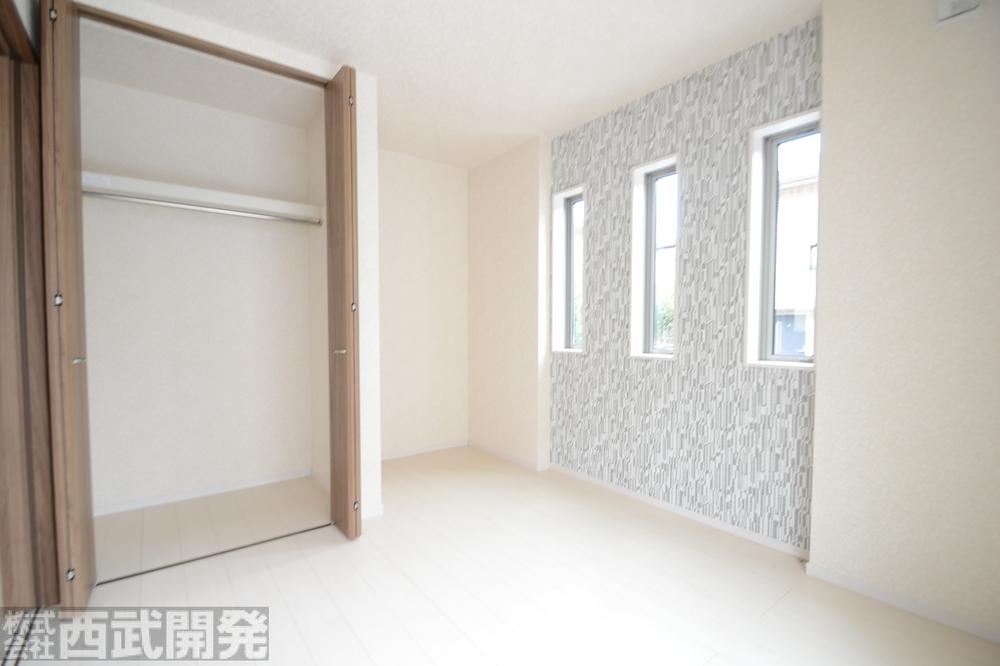 Non-living room. 1 Building