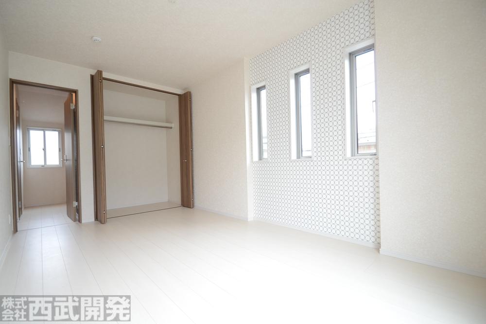 Non-living room. 1 Building