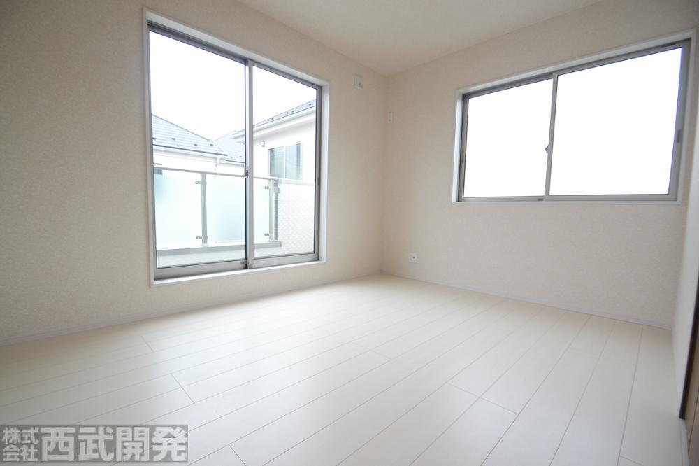 Non-living room. 1 Building