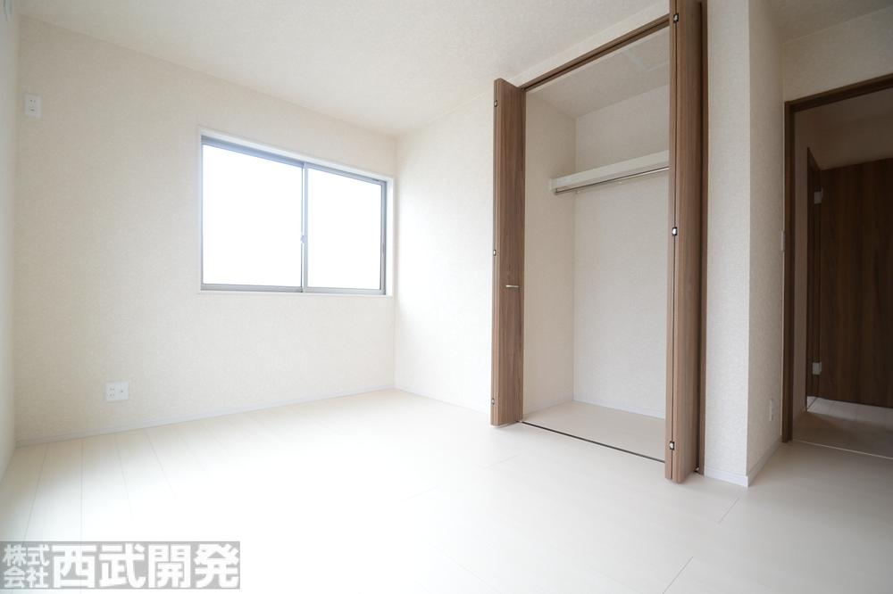 Non-living room. 1 Building