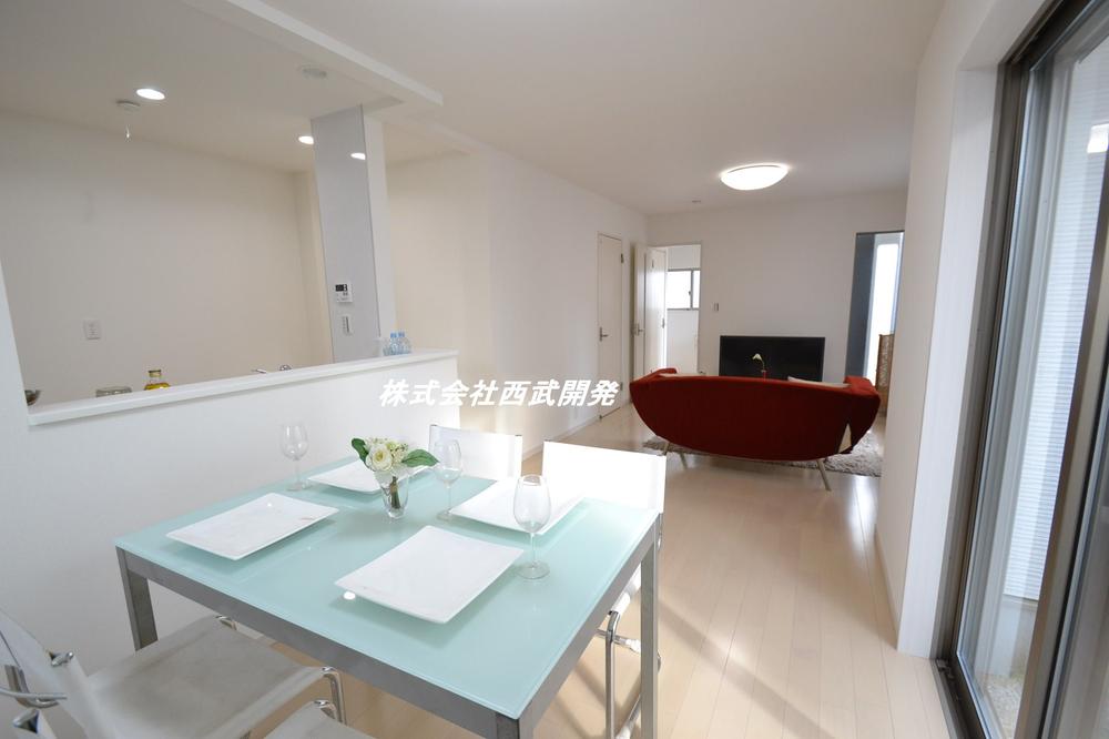 Living. (3 Building)