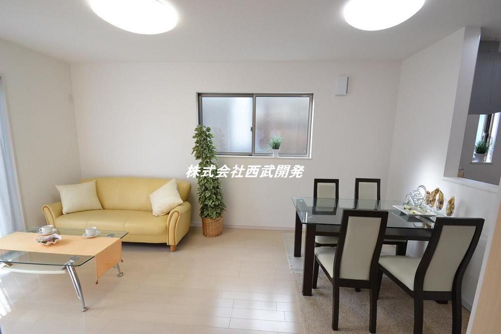 Living. (6 Building)