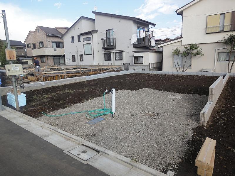 Local appearance photo. 4 Building