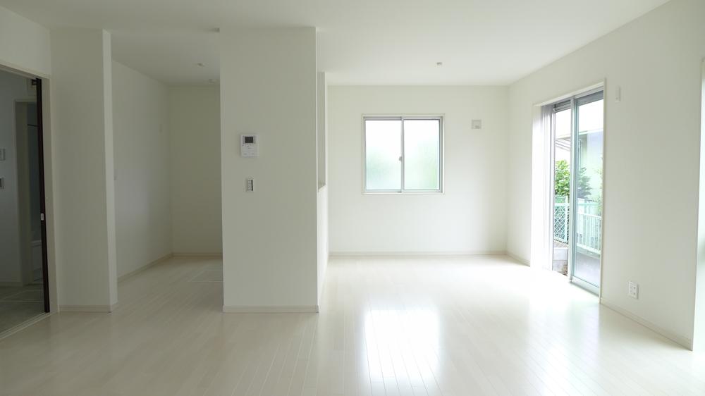 Same specifications photos (living). Same specifications