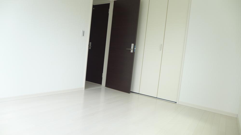 Non-living room. Same specifications