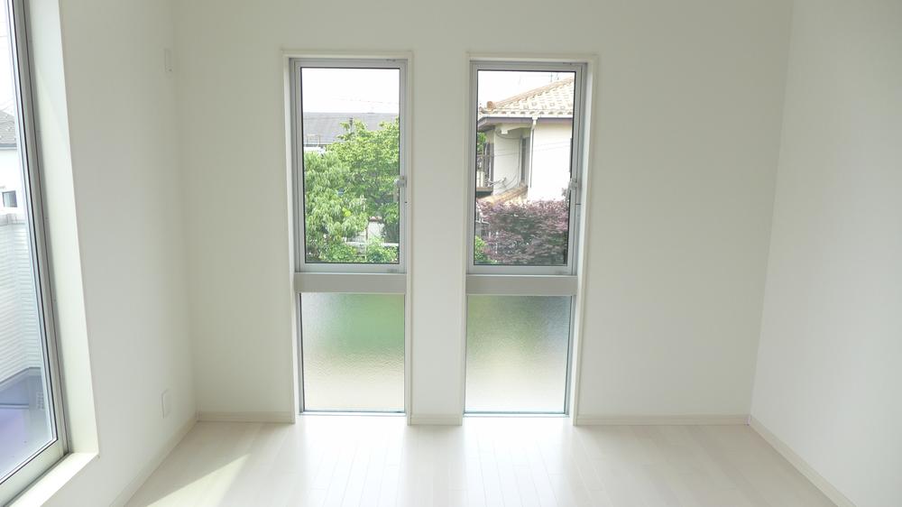 Same specifications photos (Other introspection). Same specifications