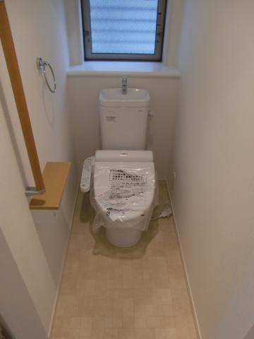 Toilet. The first floor toilet. Washlet is with.