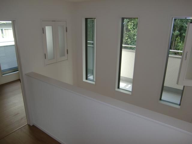 Other. Of the second floor hall atrium. There is a feeling of opening, On the wall of the east and west both Western-style is, It marked with a casement small window.