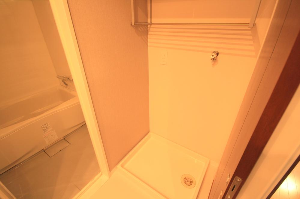 Wash basin, toilet. Local (12 May 2013) Shooting