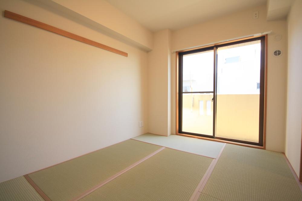 Non-living room. Local (12 May 2013) Shooting