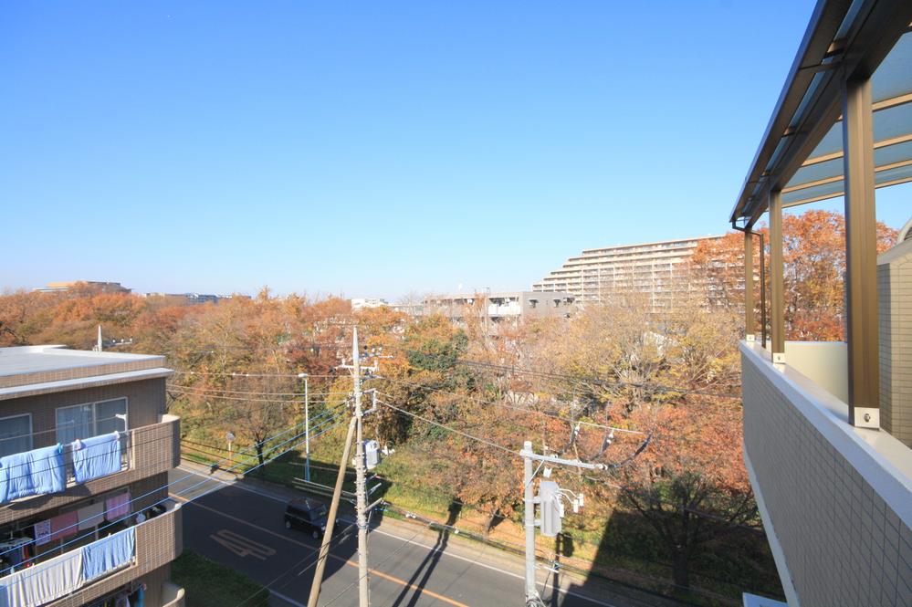 View photos from the dwelling unit. View from the site (December 2013) Shooting