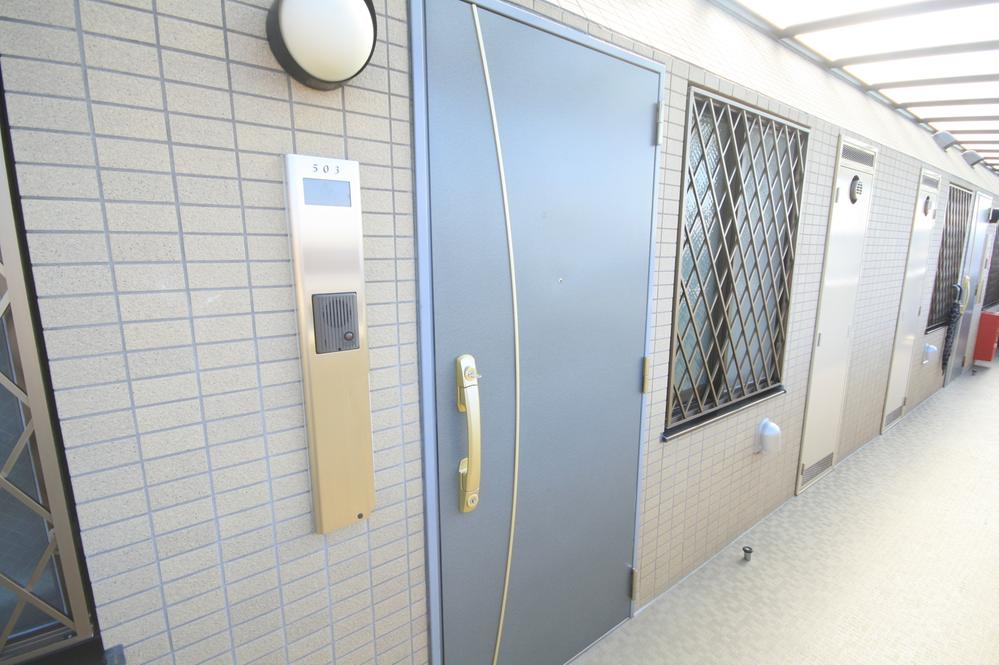 Entrance. Local (12 May 2013) Shooting