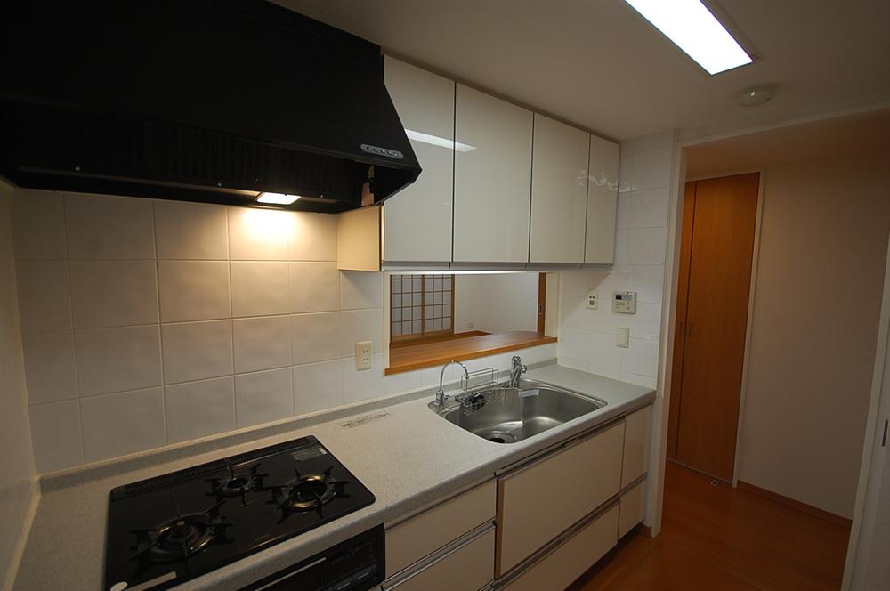 Kitchen. Local Photos