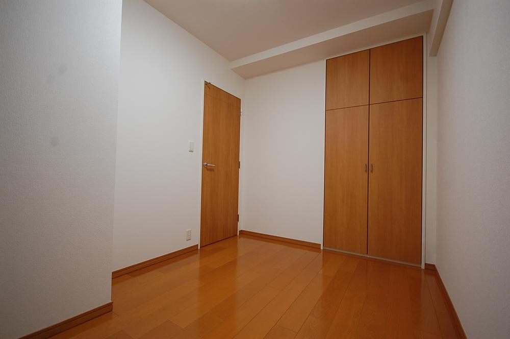 Non-living room. Local Photos