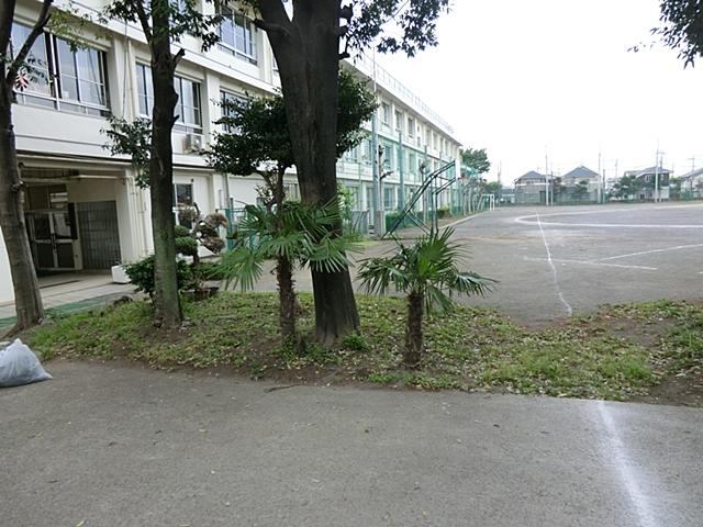 Junior high school. Kodaira 645m to stand tap water Junior High School