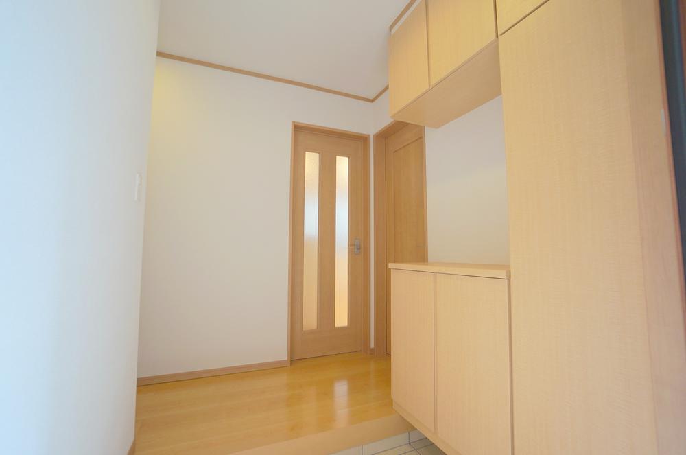 Entrance. Indoor (September 2013) Shooting