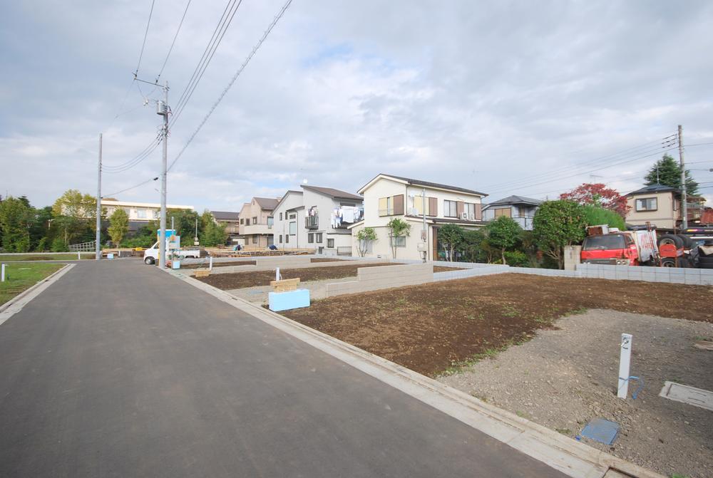 Local photos, including front road. Local shooting