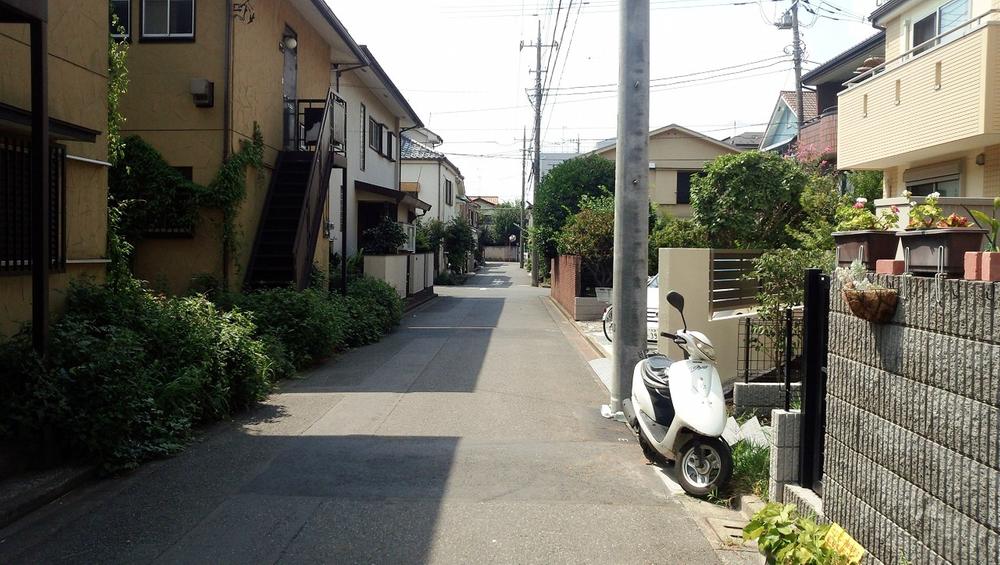 Local photos, including front road. Local (06 May 2013) Shooting