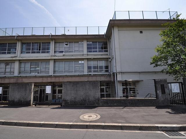 Primary school. Hanakoganei until elementary school 1200m