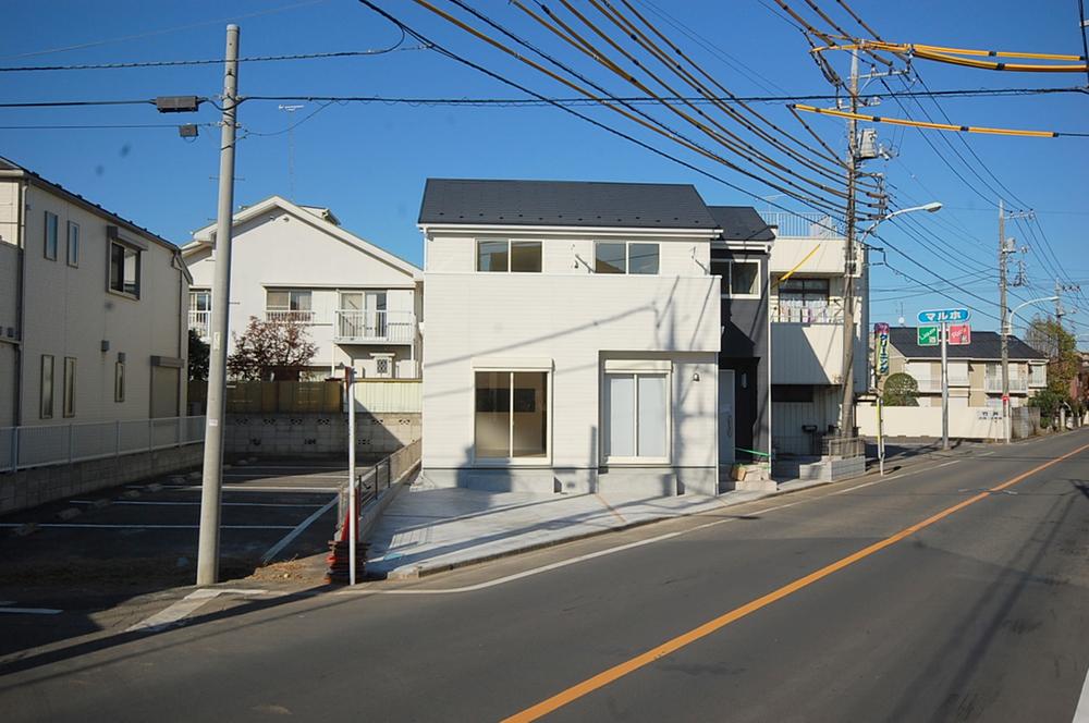 Local photos, including front road. Local Photos