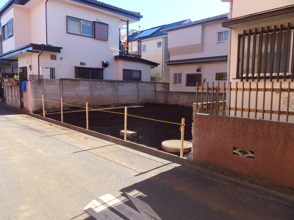 Local photos, including front road. Local (12 May 2013) Shooting