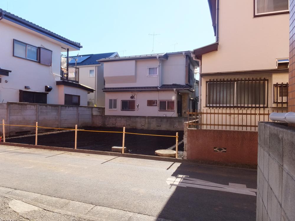 Local photos, including front road. Local (12 May 2013) Shooting