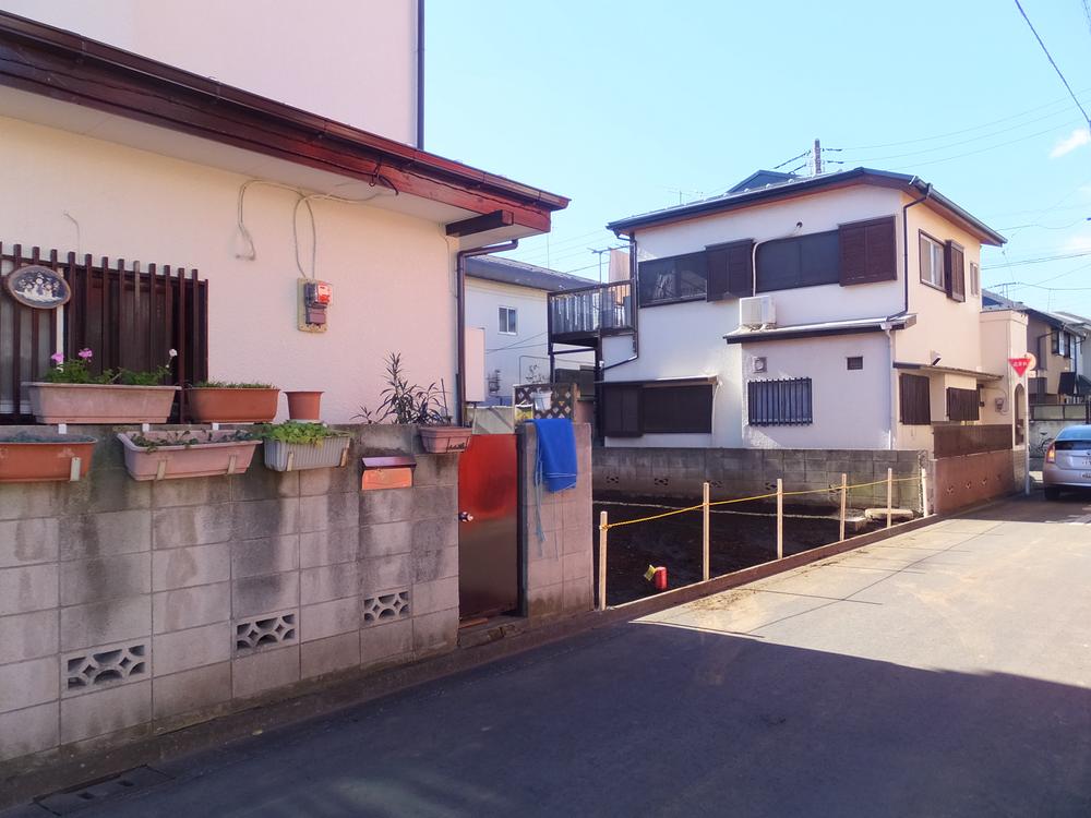 Local photos, including front road. Recently rated loft & atrium house