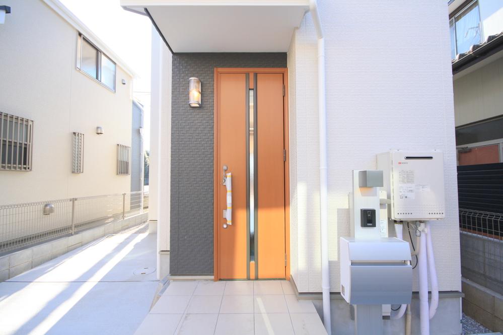 Entrance. B Building Local Photos