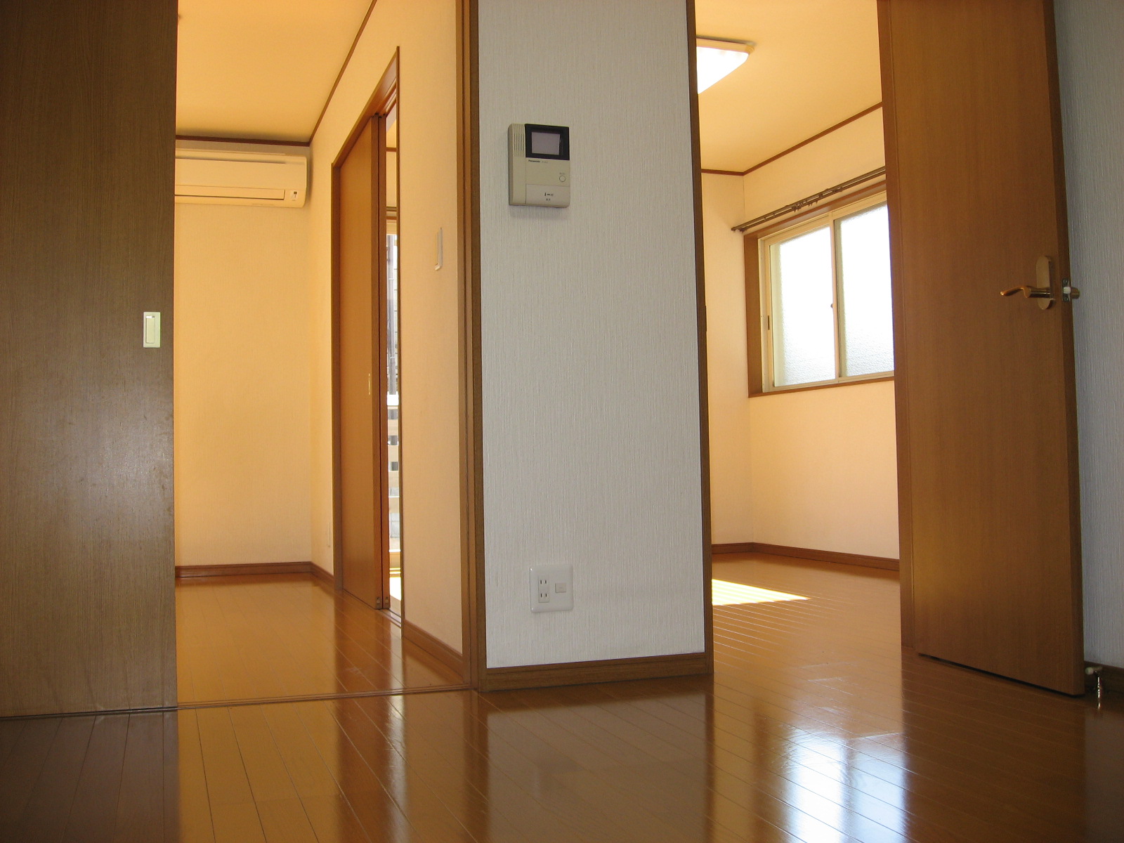 Other room space. Cleaning Easy flooring in all Western-style!