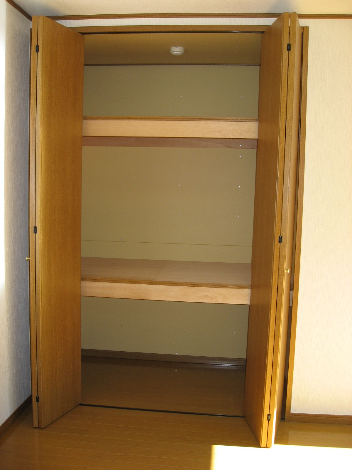 Receipt. Futon color box is also easy storage!