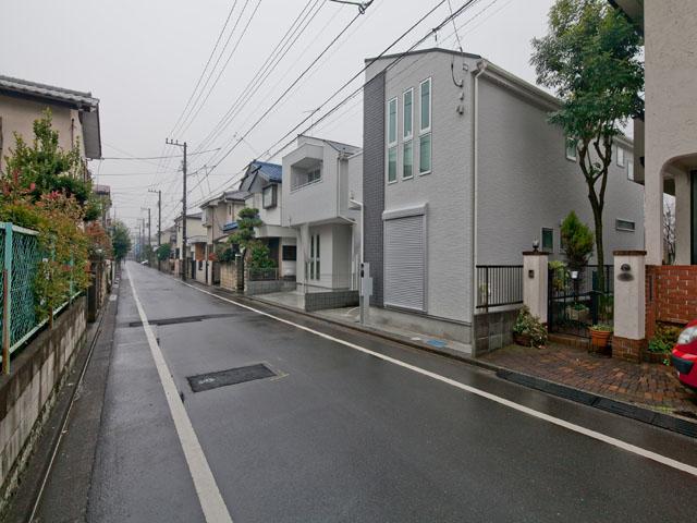 Local photos, including front road. Local (12 May 2013) Shooting