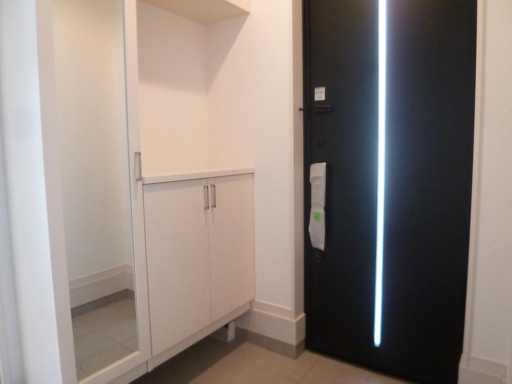 Entrance. Local (12 May 2013) Shooting