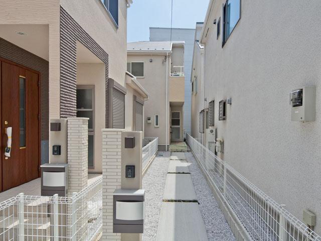 Local appearance photo. 6 Building