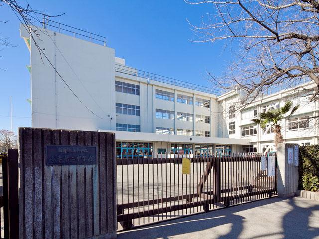 Junior high school. Kodaira stand Xiaoping 600m until the second junior high school