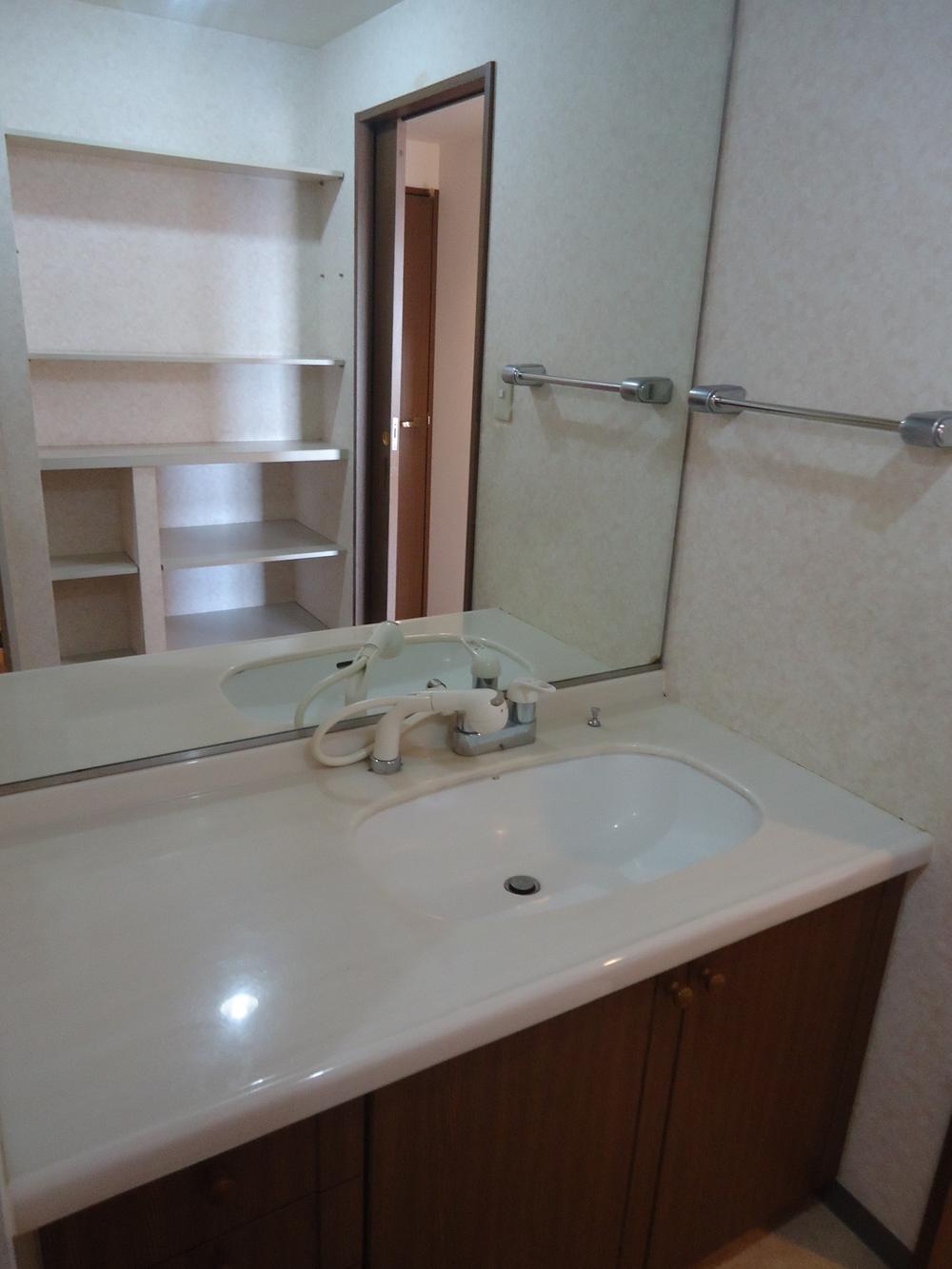 Wash basin, toilet. Indoor (January 2013) Shooting