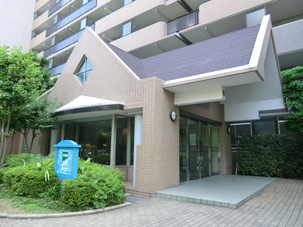 Entrance. Common areas