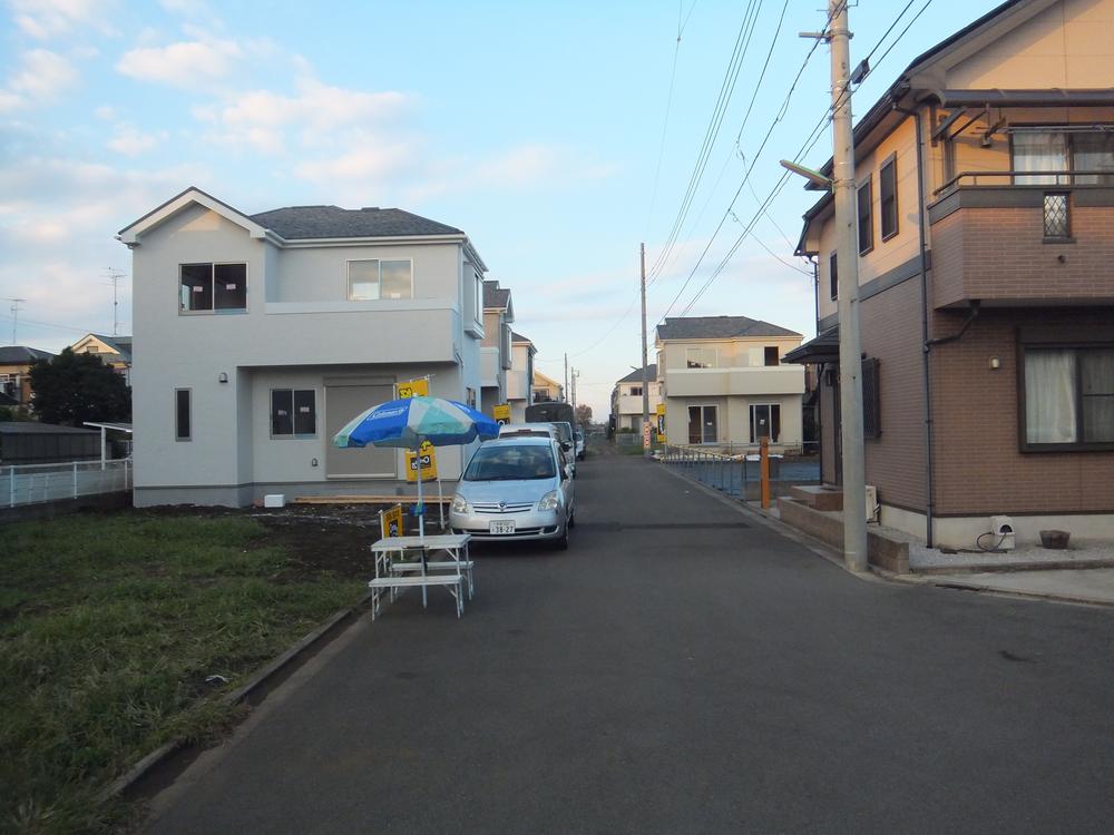 Local photos, including front road. Local (November 16, 2013) Shooting