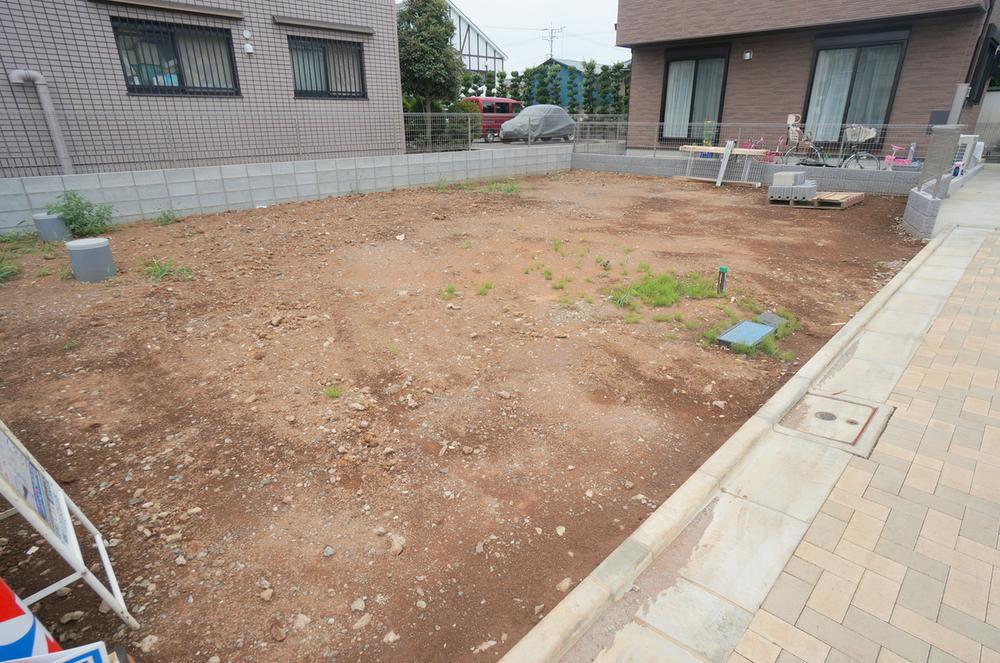 Local photos, including front road. Local (July 2013) Shooting