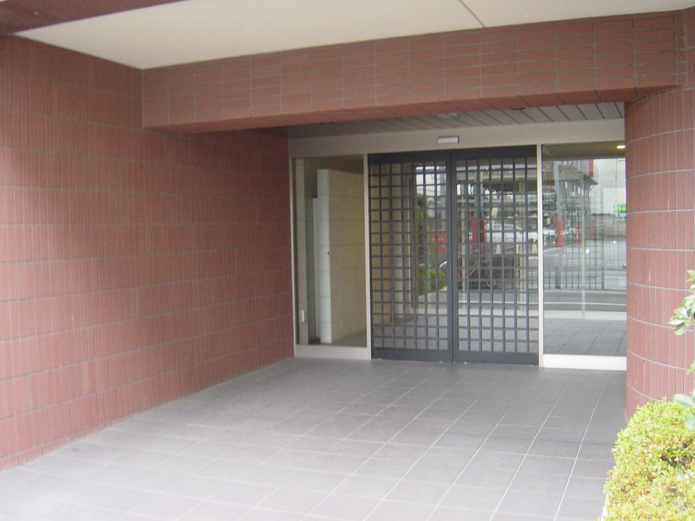 Entrance. Common areas