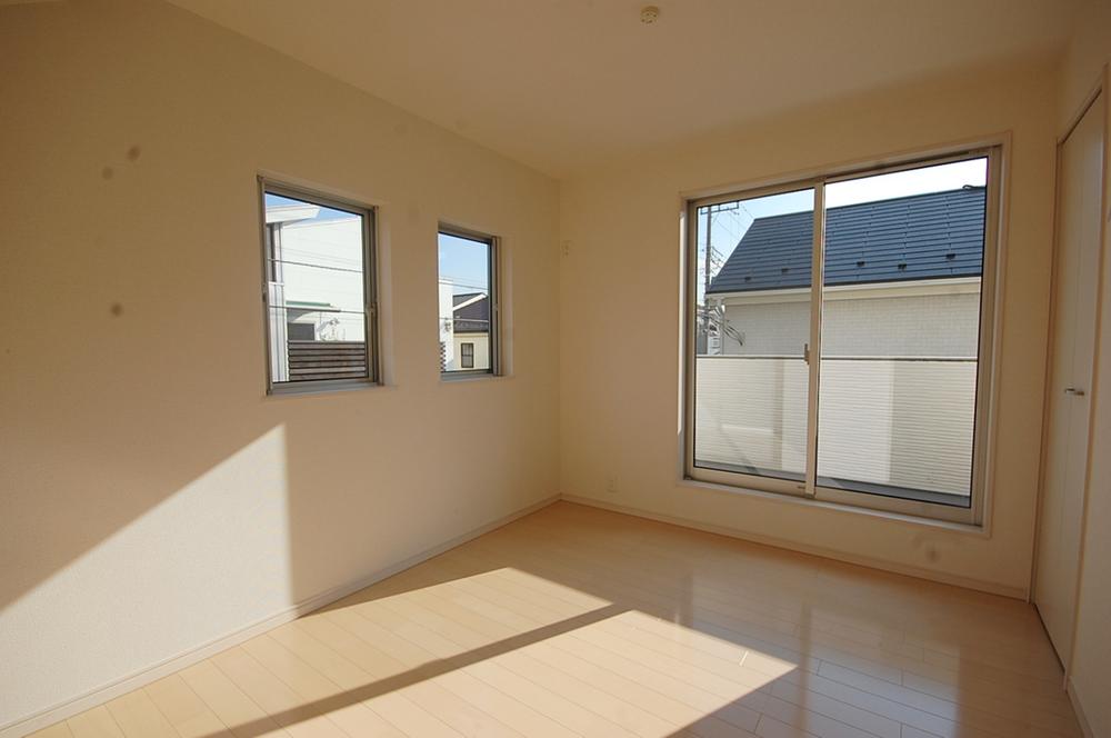 Non-living room. 1 Building