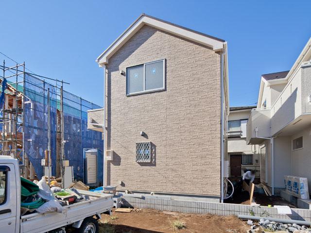 Local appearance photo. Local (11 May 2013) Shooting